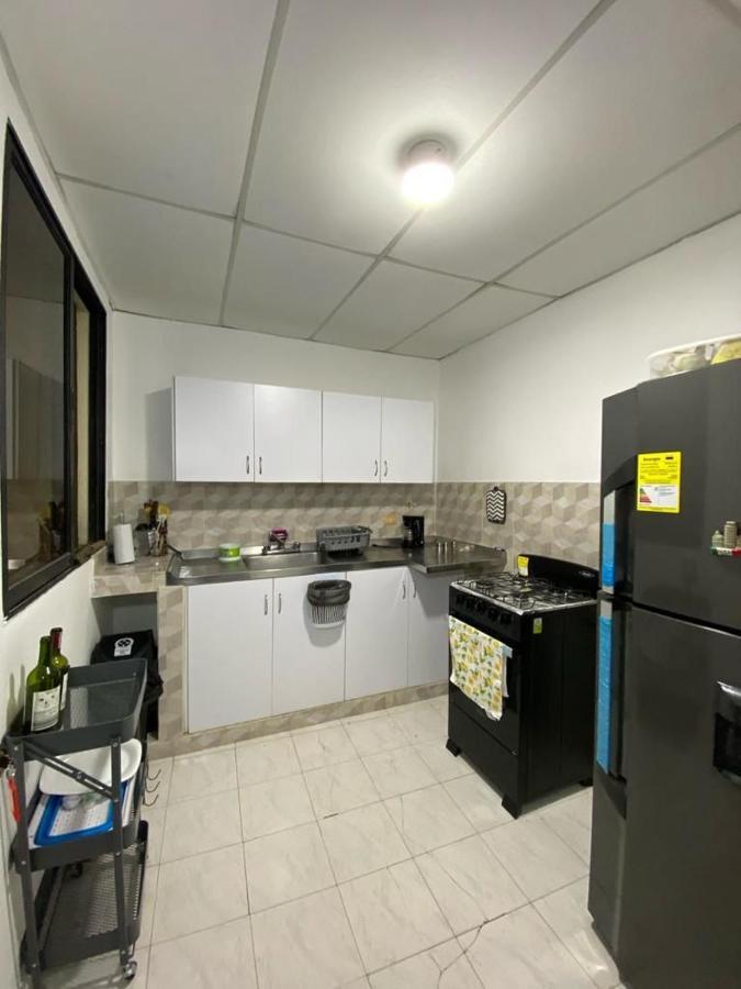 Habitaciones Independientes Cerca Al Aeropuerto 3 Cartagena Buitenkant foto