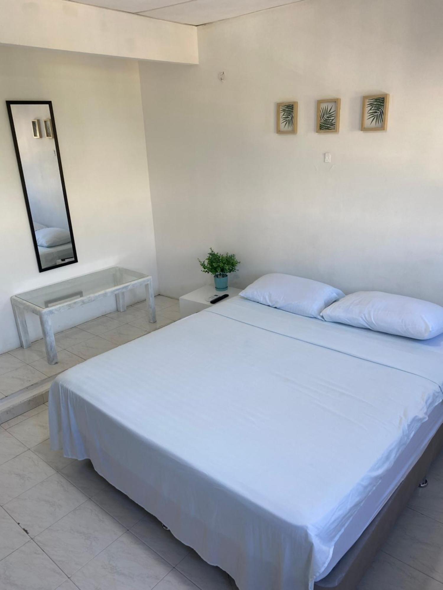 Habitaciones Independientes Cerca Al Aeropuerto 3 Cartagena Buitenkant foto